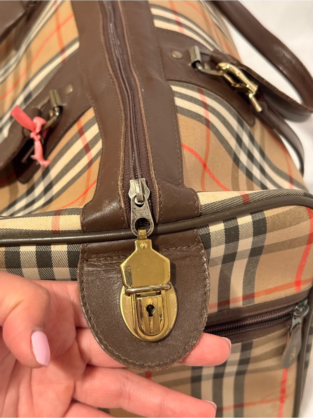 Burberry Boston Travel Bag With Removable Adjustable Strap And Lock And Key - Picture 16 of 16